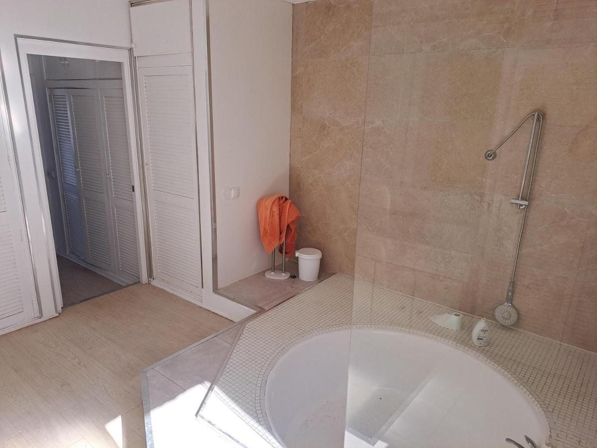 Private Suites In Huge Penthouse 1St Line Puerto Banus, Incredible Views, Jacuzzis Marbella Eksteriør bilde