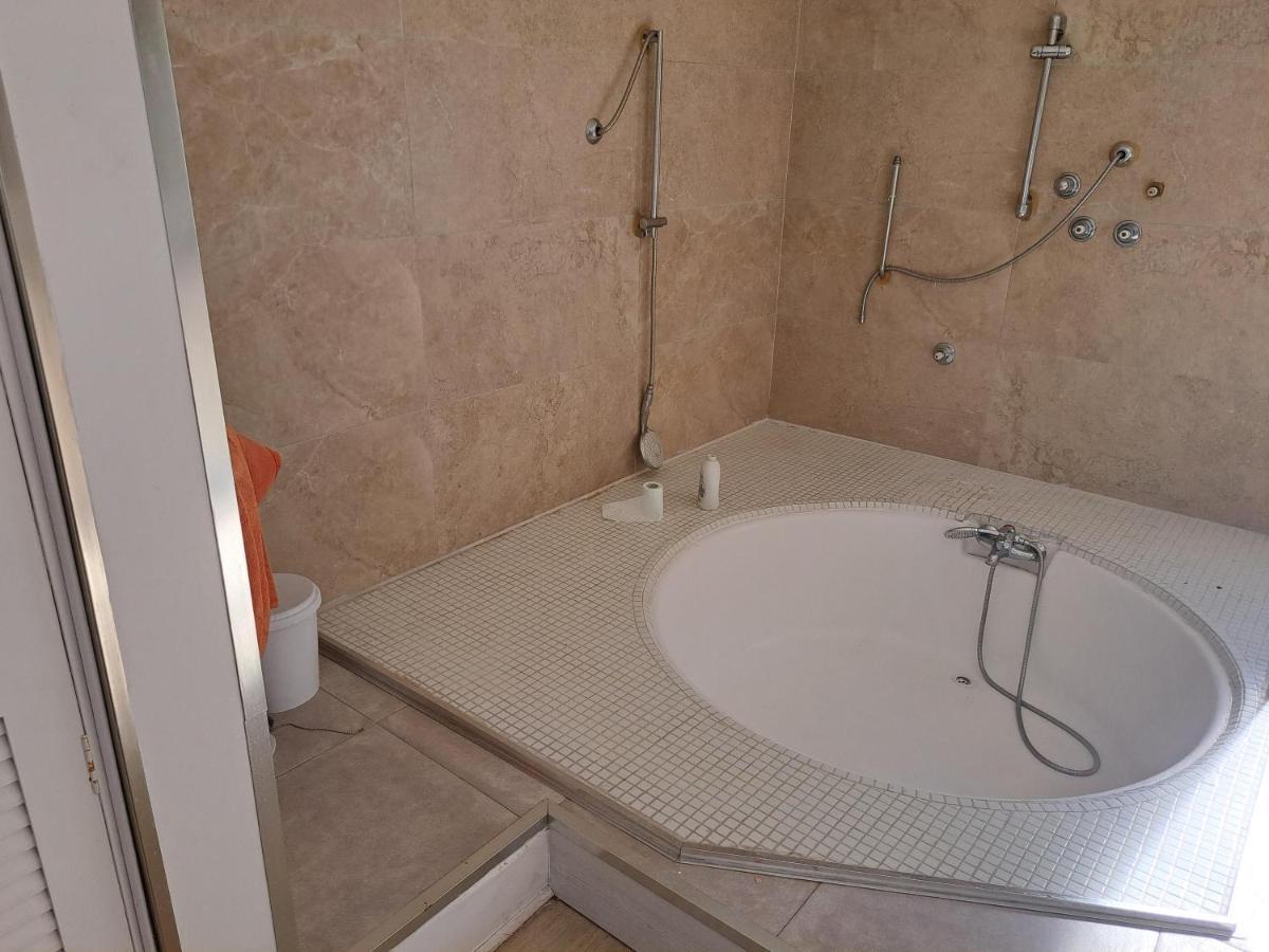 Private Suites In Huge Penthouse 1St Line Puerto Banus, Incredible Views, Jacuzzis Marbella Eksteriør bilde