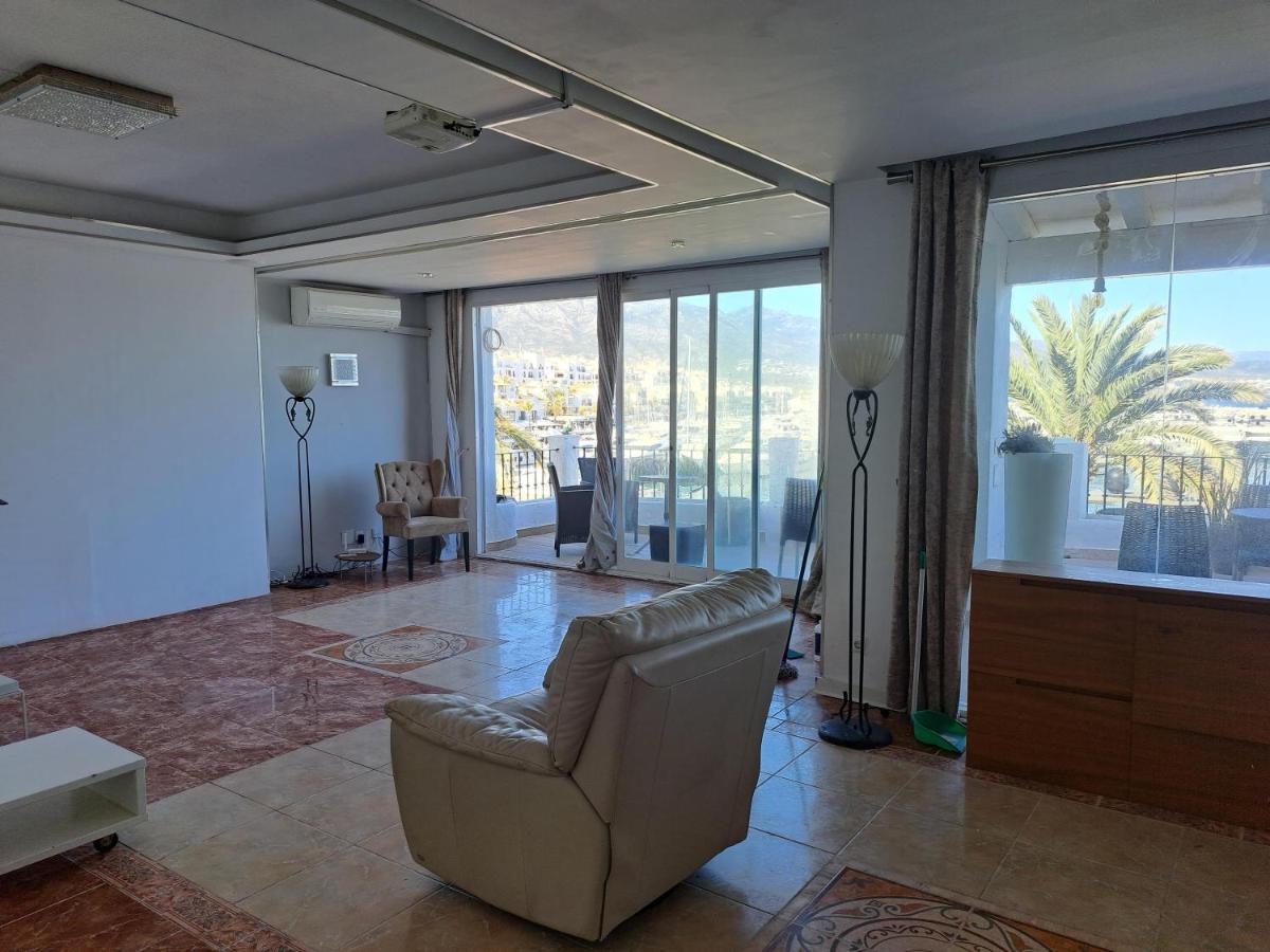 Private Suites In Huge Penthouse 1St Line Puerto Banus, Incredible Views, Jacuzzis Marbella Eksteriør bilde