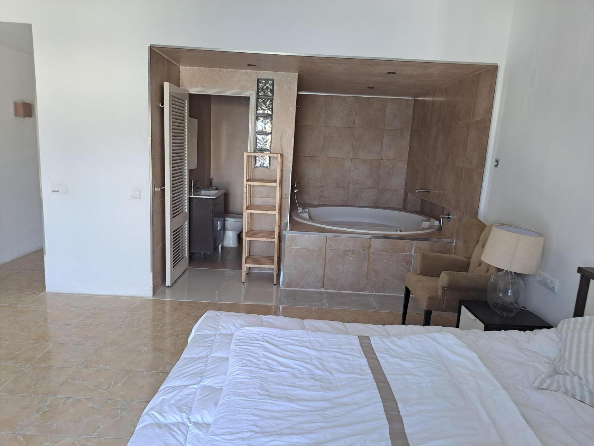 Private Suites In Huge Penthouse 1St Line Puerto Banus, Incredible Views, Jacuzzis Marbella Eksteriør bilde