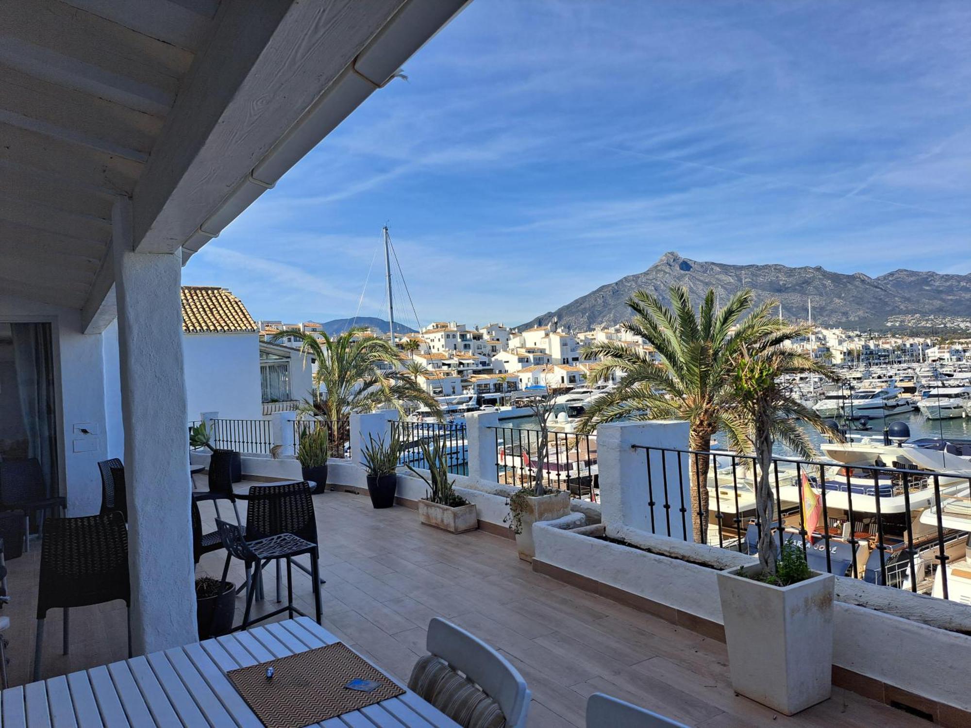 Private Suites In Huge Penthouse 1St Line Puerto Banus, Incredible Views, Jacuzzis Marbella Eksteriør bilde