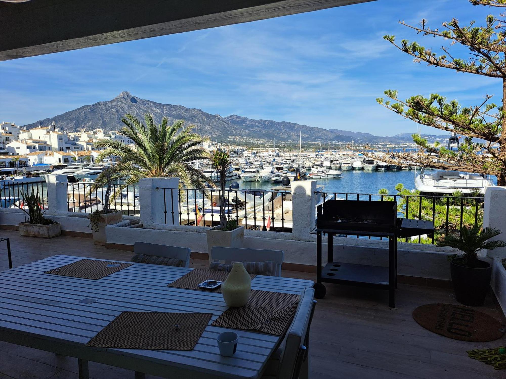 Private Suites In Huge Penthouse 1St Line Puerto Banus, Incredible Views, Jacuzzis Marbella Eksteriør bilde
