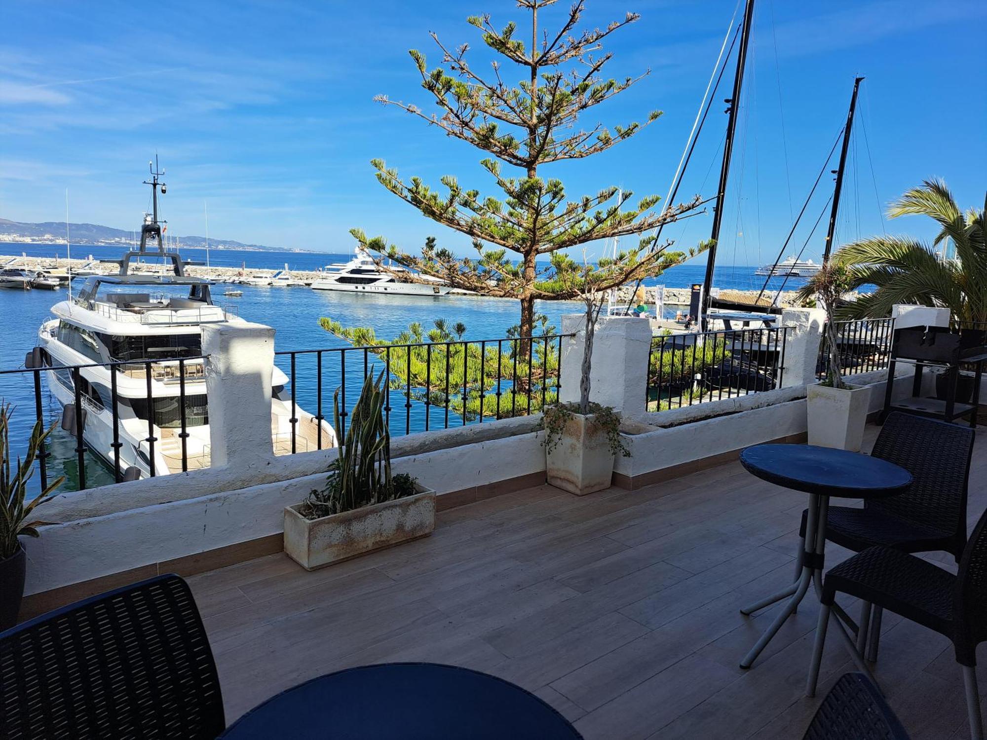 Private Suites In Huge Penthouse 1St Line Puerto Banus, Incredible Views, Jacuzzis Marbella Eksteriør bilde